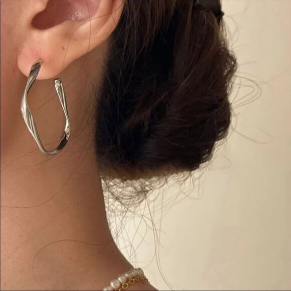 #21 RESTOCKED TWO PAIRS Vintage 18k Gold/Sterling Twisted C Shape Hoop Earrings - Picture 1 of 6